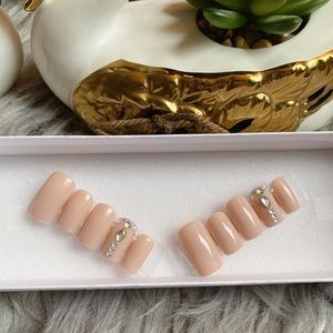 Press on nails